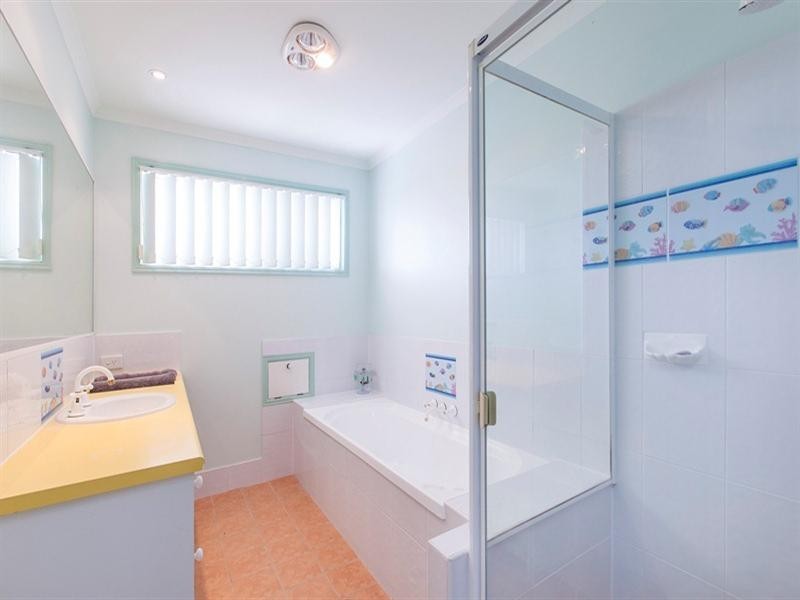 10 Pamphlet Place, Pelican Waters QLD 4551