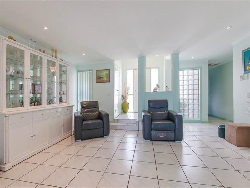 10 Pamphlet Place, Pelican Waters QLD 4551