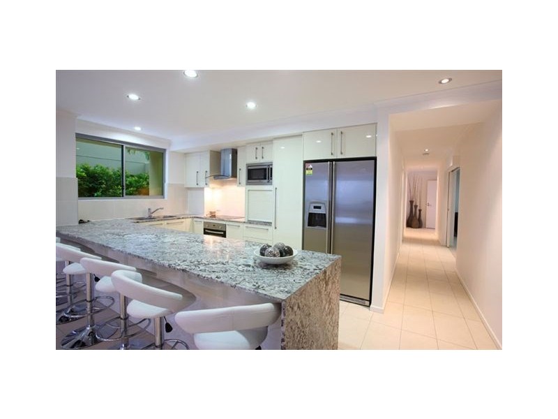 2/4-6 Orvieto Terrace, Kings Beach QLD 4551