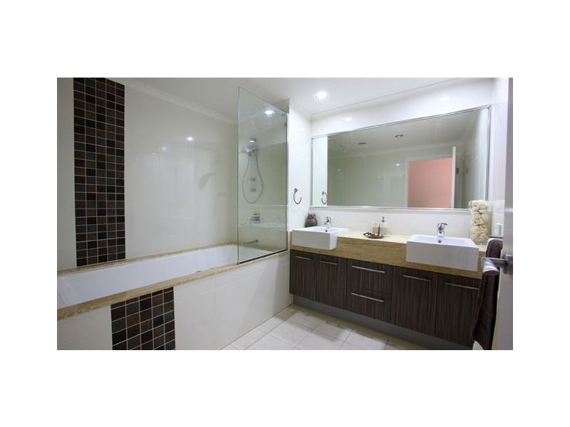 2/4-6 Orvieto Terrace, Kings Beach QLD 4551