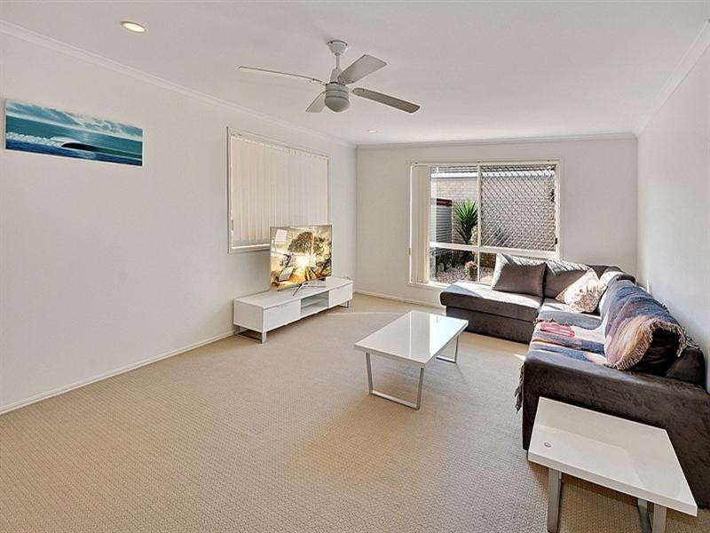 39 Lakeshore Place, Little Mountain QLD 4551