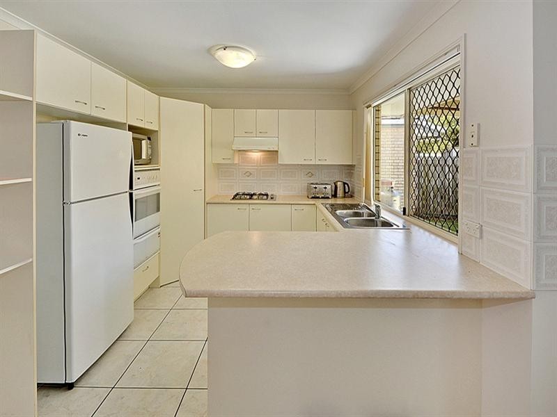 39 Lakeshore Place, Little Mountain QLD 4551