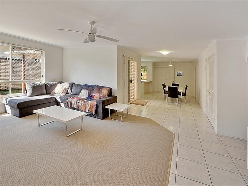 39 Lakeshore Place, Little Mountain QLD 4551