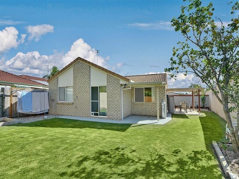 39 Lakeshore Place, Little Mountain QLD 4551