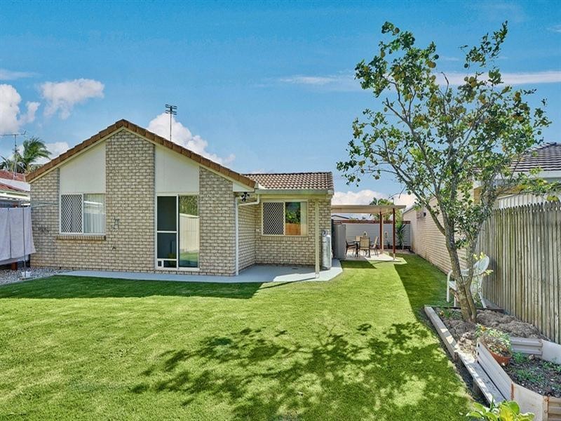 39 Lakeshore Place, Little Mountain QLD 4551