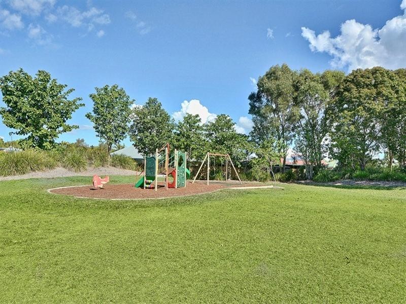 39 Lakeshore Place, Little Mountain QLD 4551