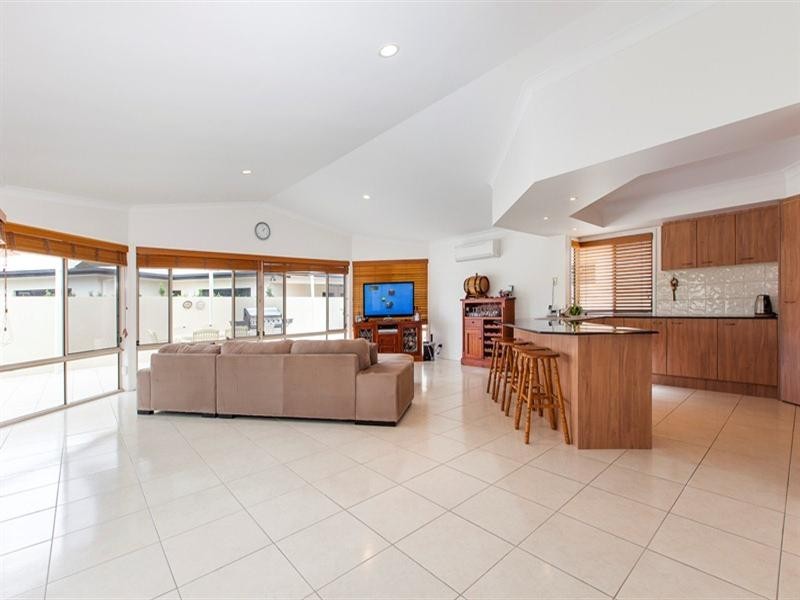 5 Campbellville Circuit, Pelican Waters QLD 4551