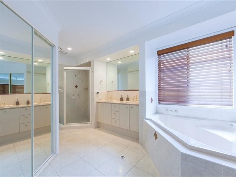 5 Campbellville Circuit, Pelican Waters QLD 4551