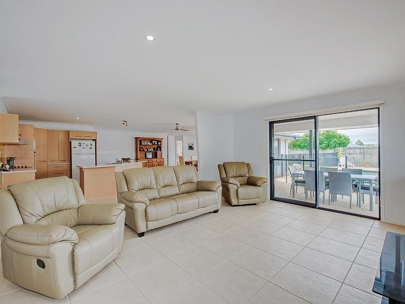 33 Shannon Crescent, Caloundra West QLD 4551