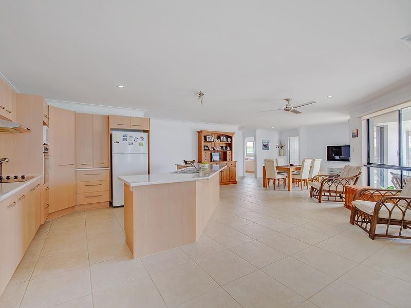 33 Shannon Crescent, Caloundra West QLD 4551