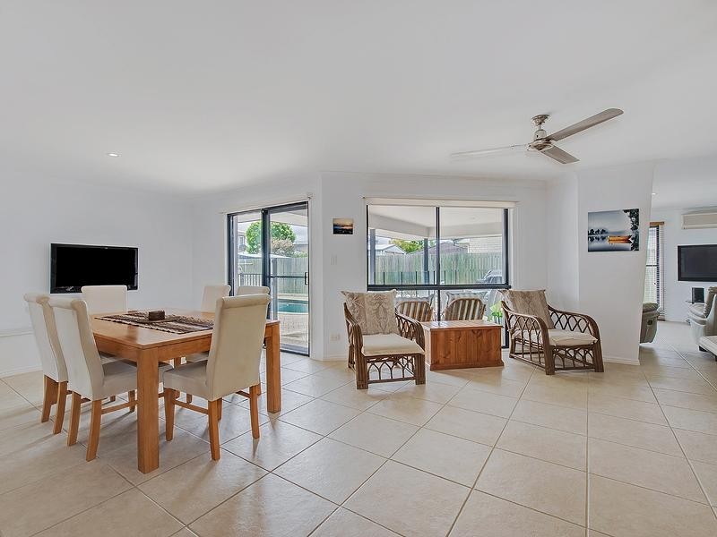 33 Shannon Crescent, Caloundra West QLD 4551