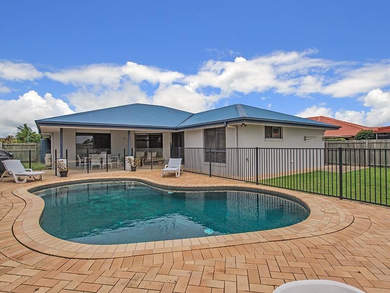 33 Shannon Crescent, Caloundra West QLD 4551