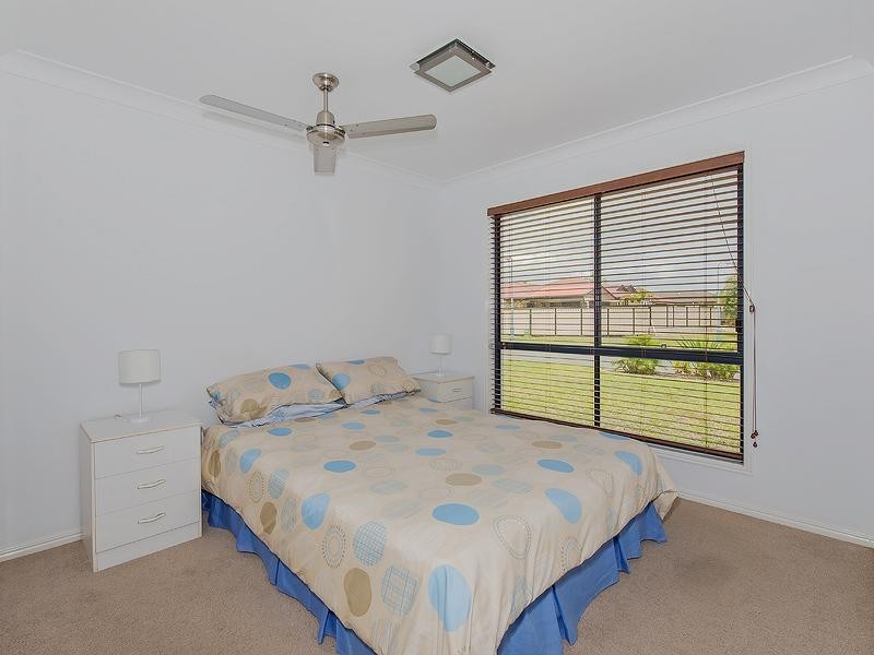33 Shannon Crescent, Caloundra West QLD 4551