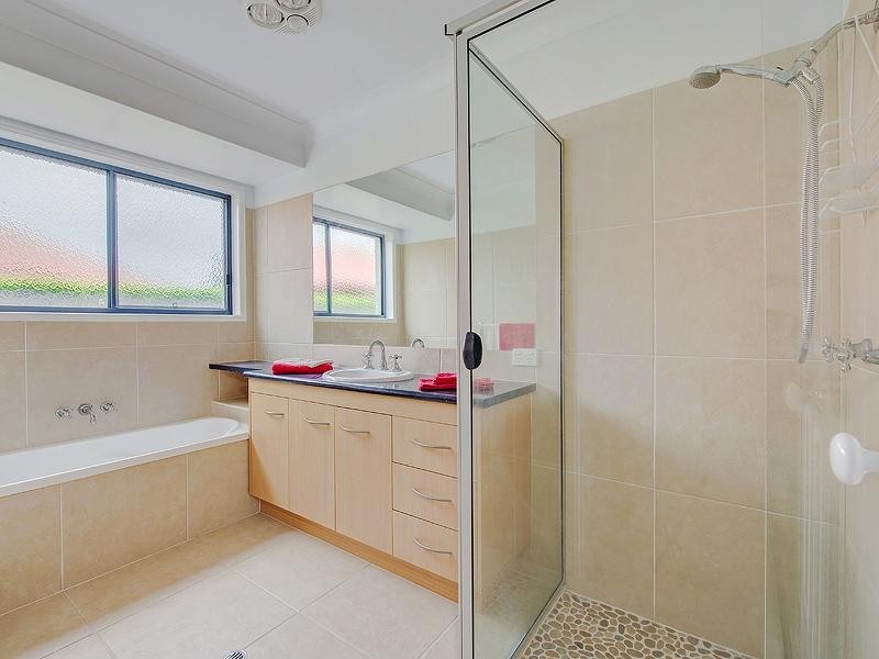 33 Shannon Crescent, Caloundra West QLD 4551