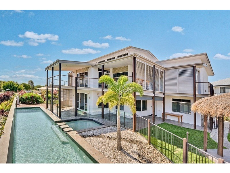 2 Elimbah Street, Pelican Waters QLD 4551