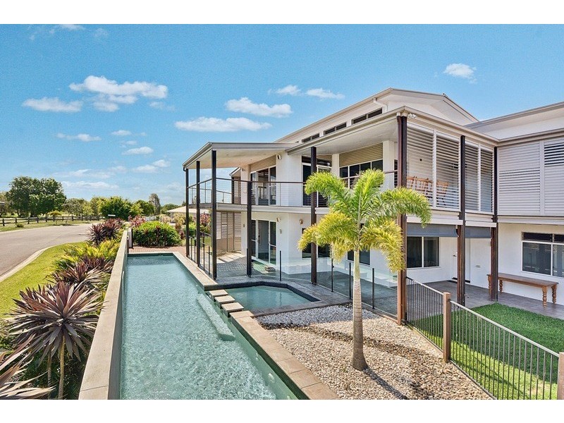 2 Elimbah Street, Pelican Waters QLD 4551