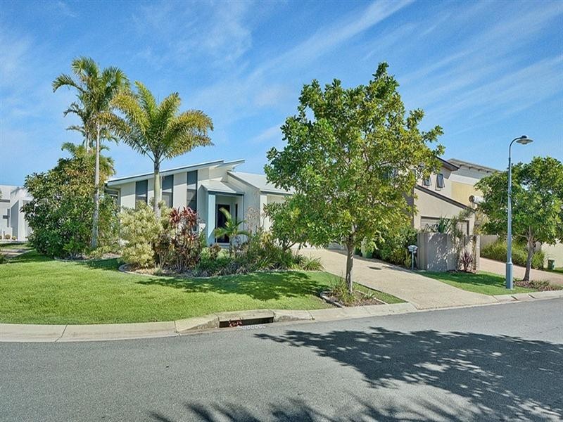 6 Melos Place, Kawana Island QLD 4575