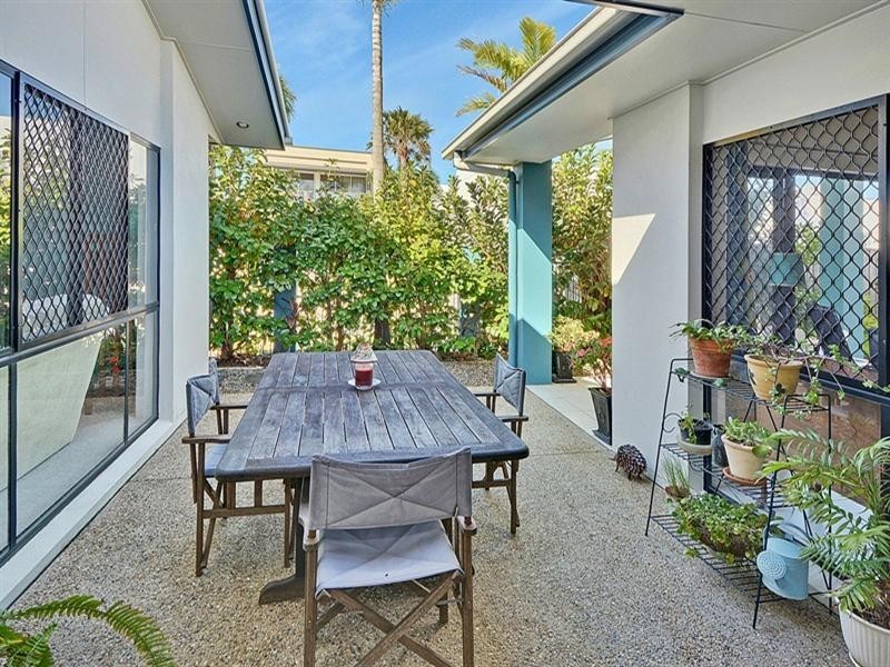 6 Melos Place, Kawana Island QLD 4575