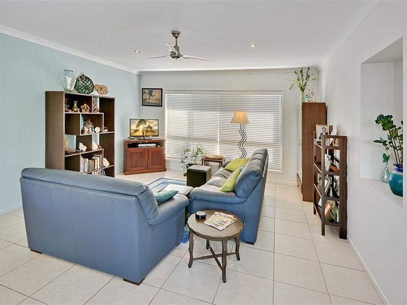 6 Melos Place, Kawana Island QLD 4575