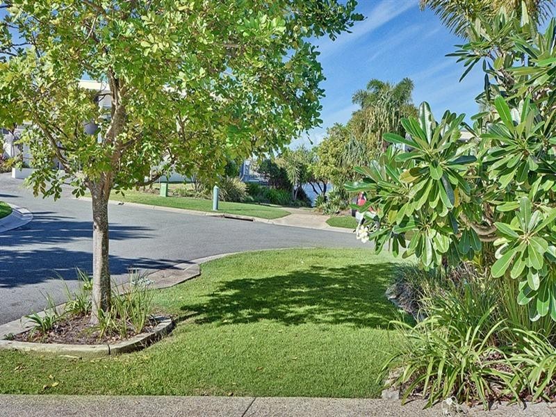 6 Melos Place, Kawana Island QLD 4575