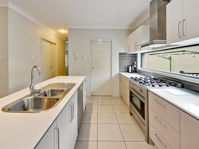 1 Lawley Street, Dicky Beach QLD 4551