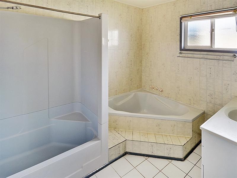 60 Coronation Avenue, Golden Beach QLD 4551