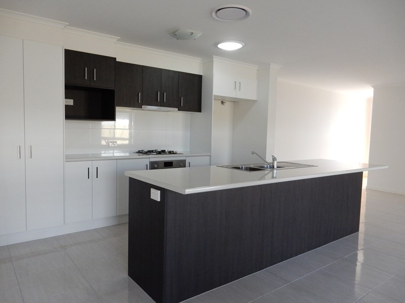 8 Tea Tree Court, Little Mountain QLD 4551