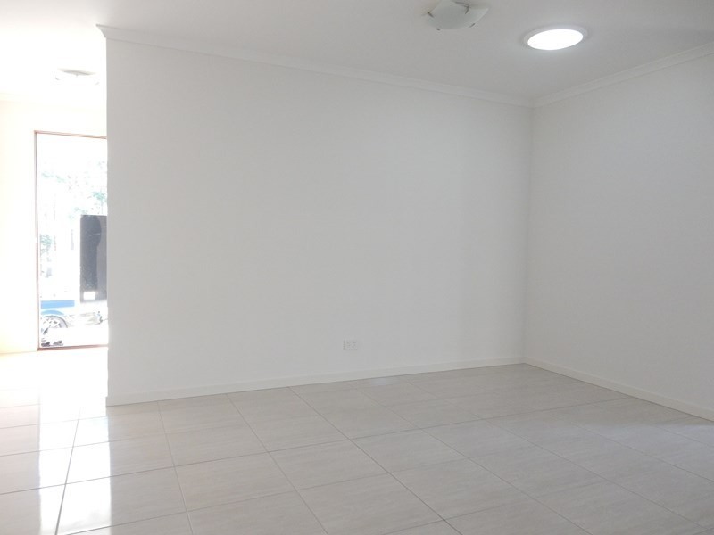 8 Tea Tree Court, Little Mountain QLD 4551