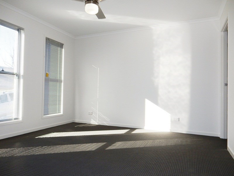 8 Tea Tree Court, Little Mountain QLD 4551