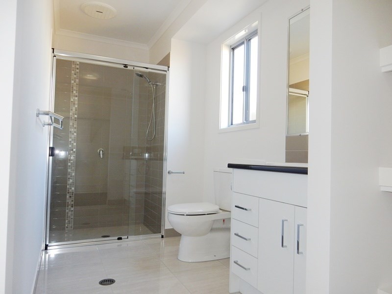 8 Tea Tree Court, Little Mountain QLD 4551