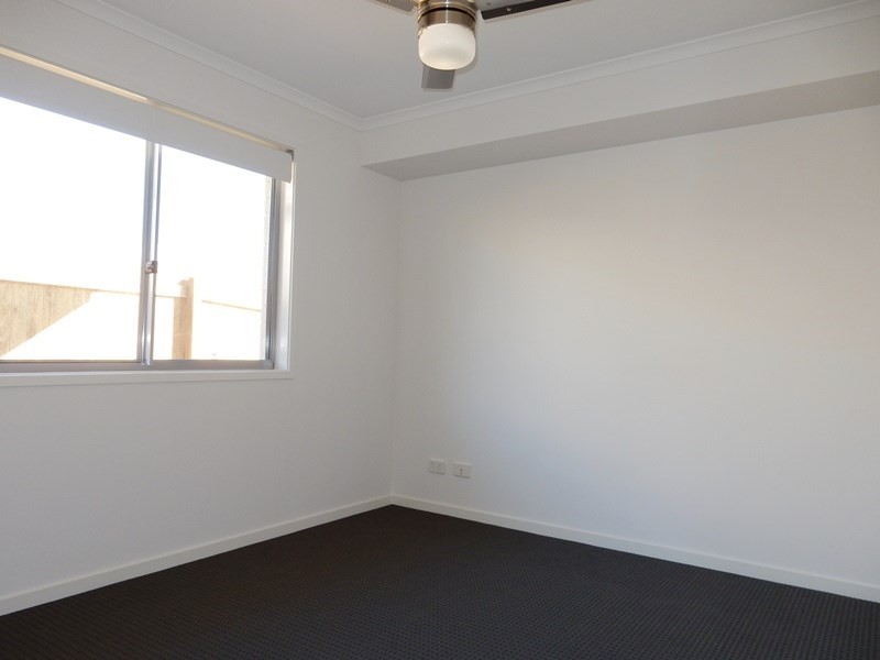 8 Tea Tree Court, Little Mountain QLD 4551