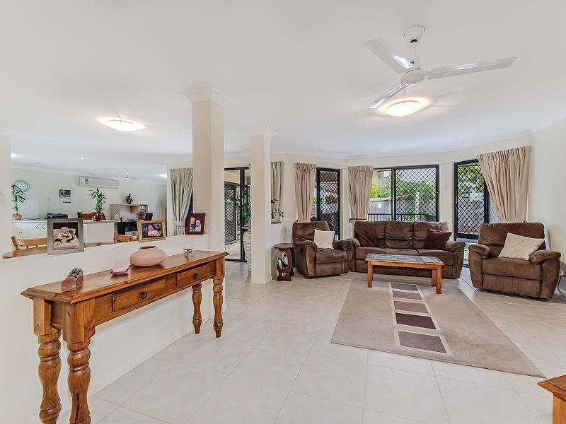 1 Maroon Court, Caloundra West QLD 4551