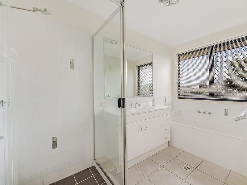 1 Maroon Court, Caloundra West QLD 4551