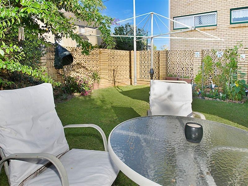 Unit 2 ‘Marperel’ 1 Verney Street, Kings Beach QLD 4551