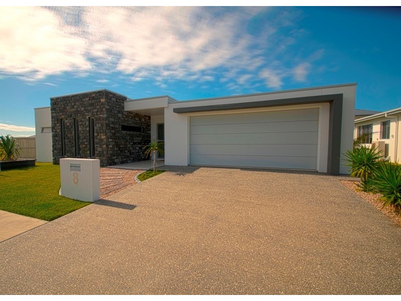 8 Headland Drive, Birtinya QLD 4575