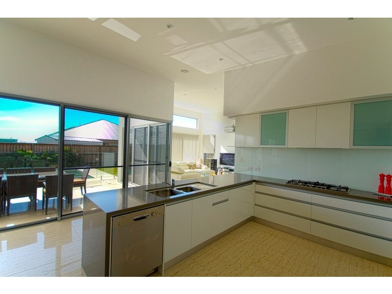 8 Headland Drive, Birtinya QLD 4575