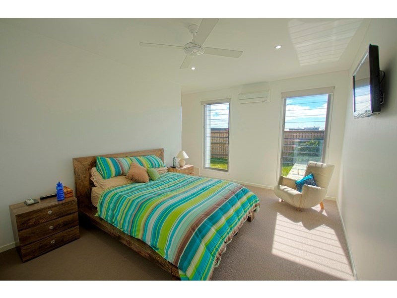 8 Headland Drive, Birtinya QLD 4575