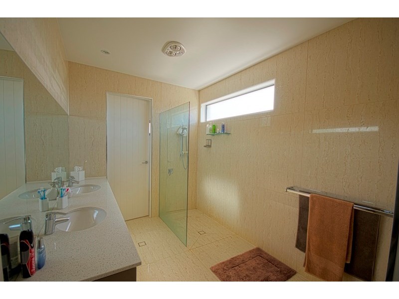 8 Headland Drive, Birtinya QLD 4575