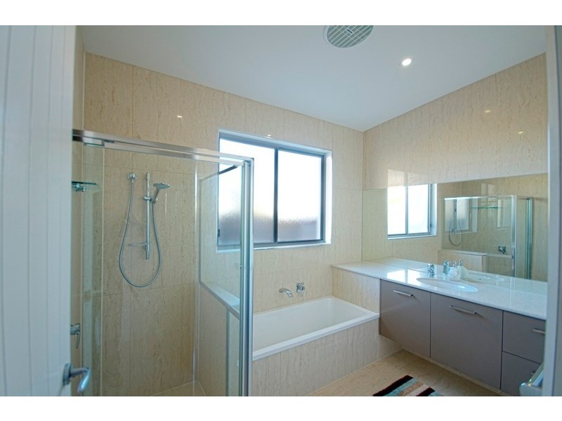 8 Headland Drive, Birtinya QLD 4575