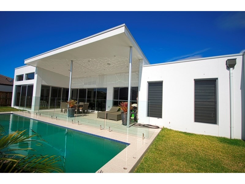 8 Headland Drive, Birtinya QLD 4575