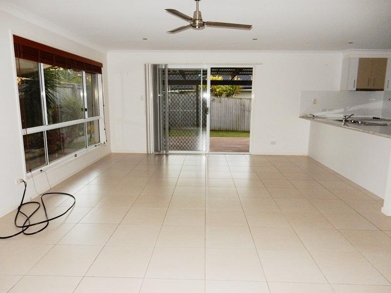 Unit 2 ‘Meridan Villas’ 10 Alicia Circuit, Little Mountain QLD 4551