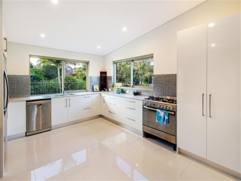 4 Bray Street, Dicky Beach QLD 4551