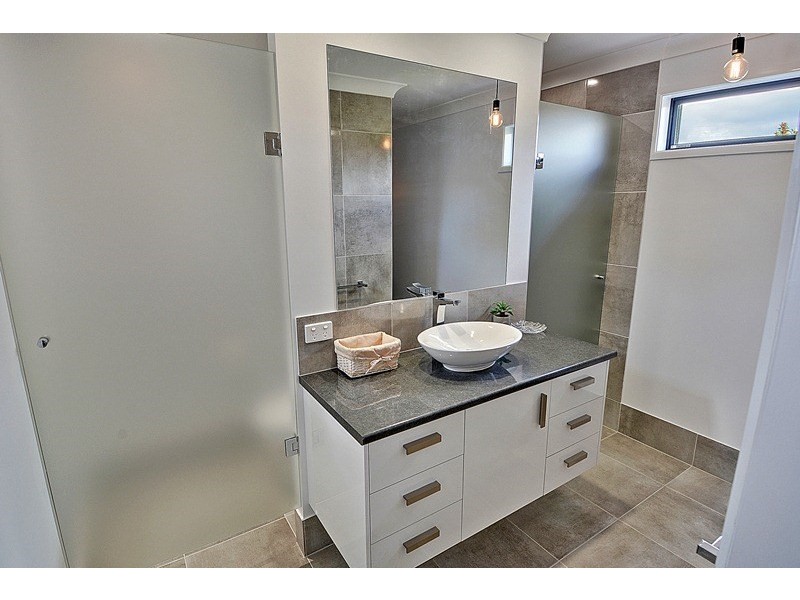 37 Milbong Street, Battery Hill QLD 4551