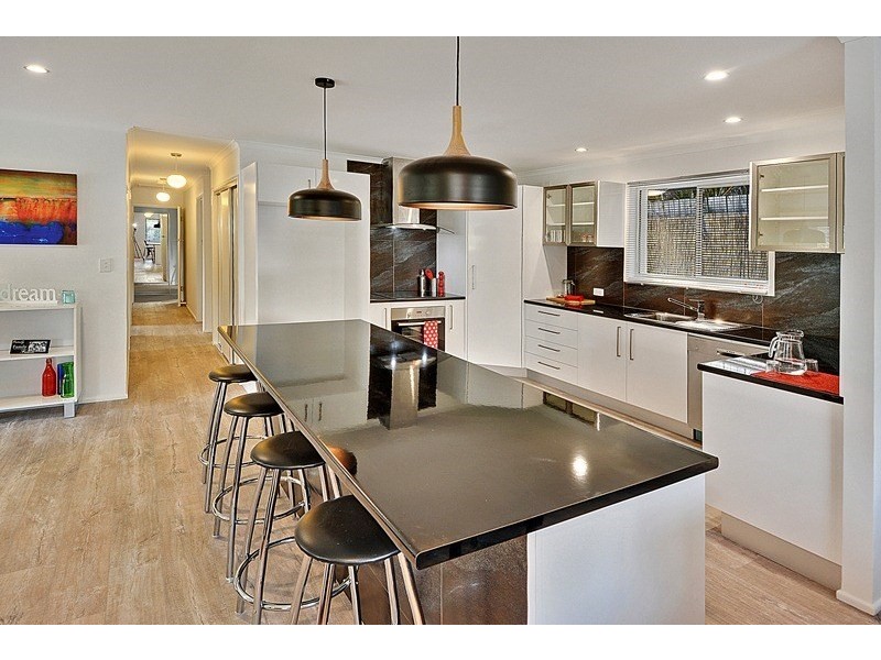 1 Jeffreys Court, Moffat Beach QLD 4551