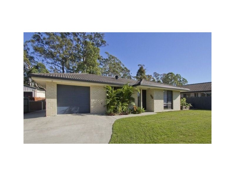 5 Firth Court, Landsborough QLD 4550