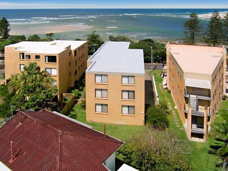 12 Latona Avenue, Caloundra QLD 4551