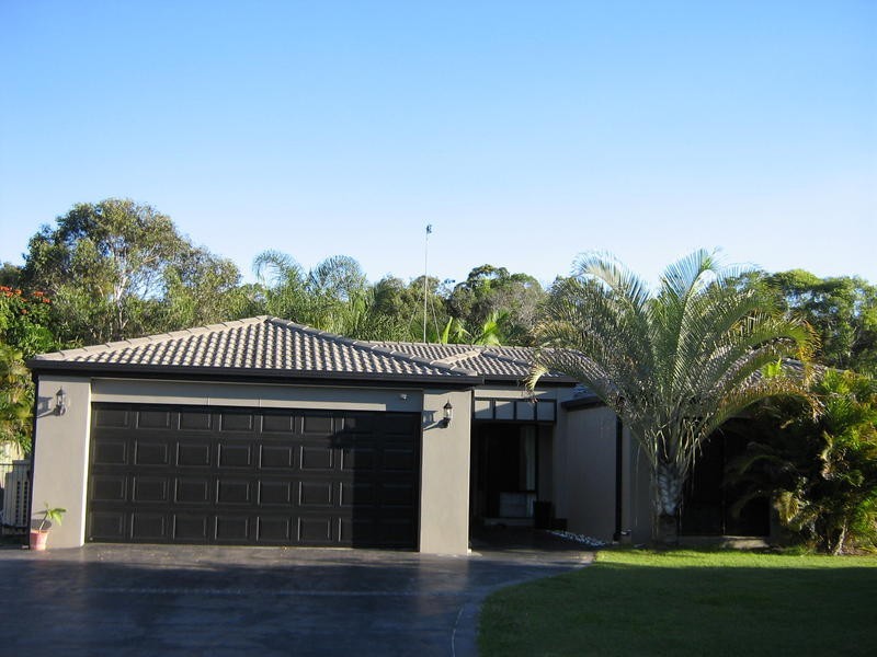 8 Bluegrass Street, Little Mountain QLD 4551