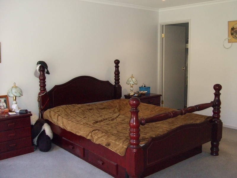 8 Bluegrass Street, Little Mountain QLD 4551