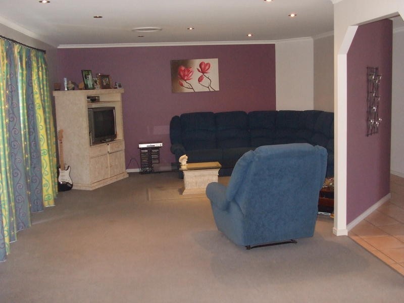 8 Bluegrass Street, Little Mountain QLD 4551