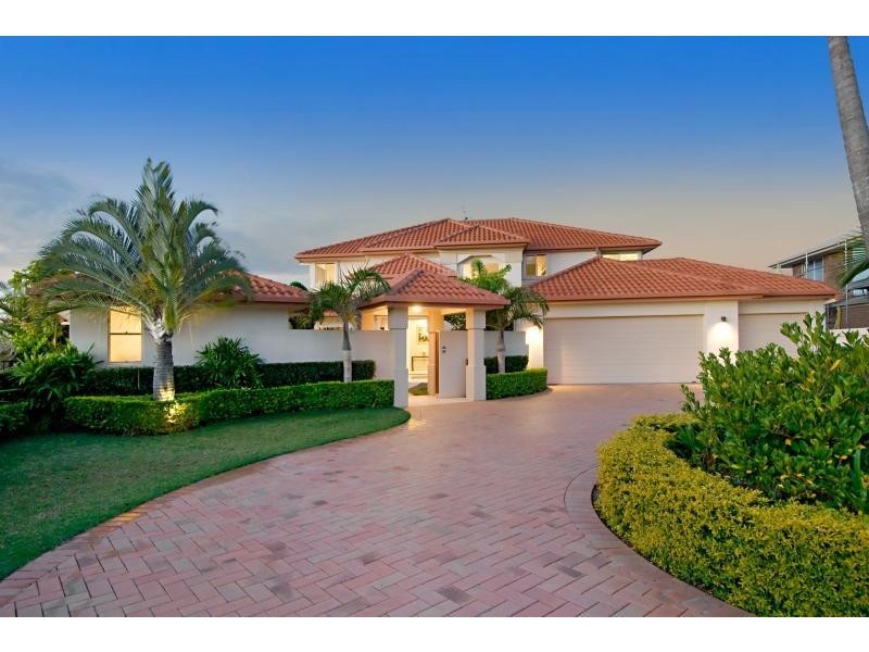 18 Millennium Circuit, Pelican Waters QLD 4551